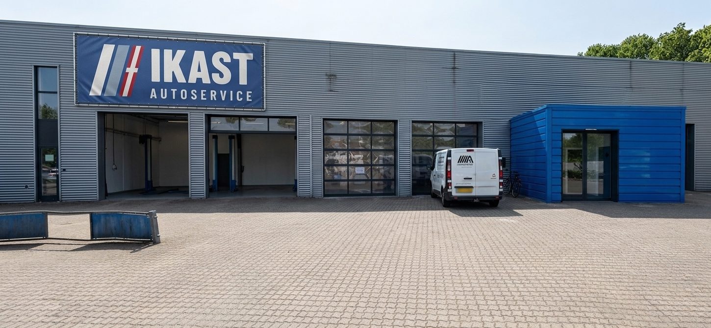 Ikast AutoService set udefra på Ellehammervej 6 i Ikast